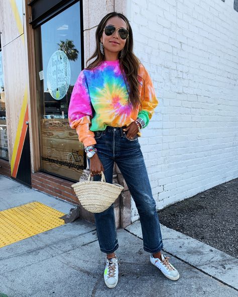 Lovin:2019 Tie Dye Trend – Sincerely Jules Tie Dye Crafts, Tie Dye Fashion, Tie Dye Diy, Sincerely Jules, Tie Dye Outfits, Tie Dye Shirts, Tie And Dye, Tie Dye Shirt, Dye Shirt