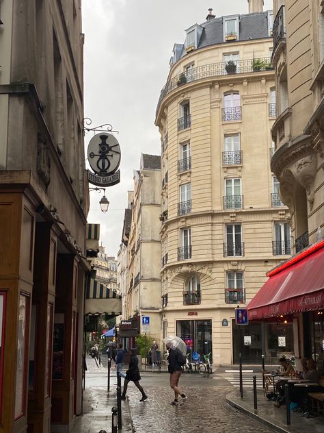 paris streets streat Paris Streets Aesthetic, Rainy Paris, Paris Suburbs, Paris Streets, Paris Winter, Paris Bedroom, French Aesthetic, Paris Luxury, Senior Trip