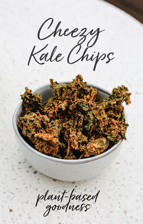 The ultimate Cheesy Kale Chips. Grain-free, dairy-free, gluten-free, made with kale and cashew cheese. Healthiest chips you'll ever eat. Vegan Kale Chips, Fast Healthy Dinner, Kale Chips Baked, Kale Chip Recipes, Baked Kale, Healthy Chips, Everything Bagel Seasoning, Vegan Snack Recipes, Kale Leaves