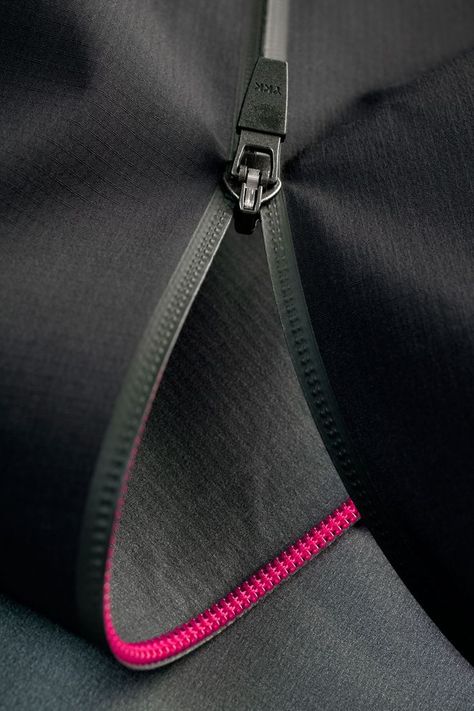 No-tape zipper: Chain looks to be welded directly onto garment fabric Sportswear Details, Cmf Design, Textil Design, Clothing Details, Zipper Detail, Trim Detail, Sport Wear, Apparel Design, Fashion Details