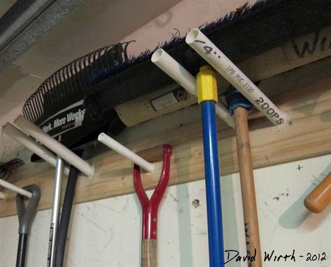 diy shovel holder garage shovel holder diy Porsche Decor, Garage Solutions, Garage Organization Tips, Garden Tool Rack, Garage Organisation, Storage Shed Organization, Garage Floor Paint, Garage Atelier, Garage Cabinet