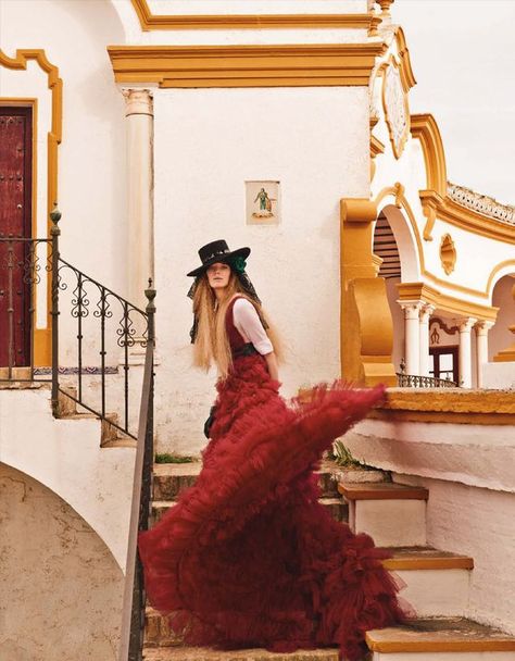 Spanish Style Fashion, Spanish Style Clothing, Spanish Style Interiors, Spanish Style Wedding, Spanish Style Decor, Mode Editorials, Seance Photo, Spanish Fashion, Vogue Germany