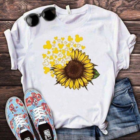 Disney Vacation Shirts, Mode Kimono, Mickey Shirt, Sunflower Shirt, T Shirt Painting, Cute Shirt Designs, Mickey Head, Gardening Shirts, Painted Clothes