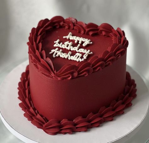 Burgundy Birthday Cake, Cake For Birthday, Color Bordo, 16 Birthday Cake, Red Cake, Creative Birthday Cakes, Creative Birthday, 22nd Birthday, Red Party