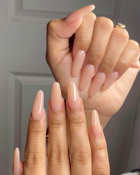 Nude nails Long Almond Nails, Nails Kit, Nagellack Trends, Advertisement Design, Gel Press, Almond Acrylic Nails, Almond Shape, Nail Swag, Nails Almond