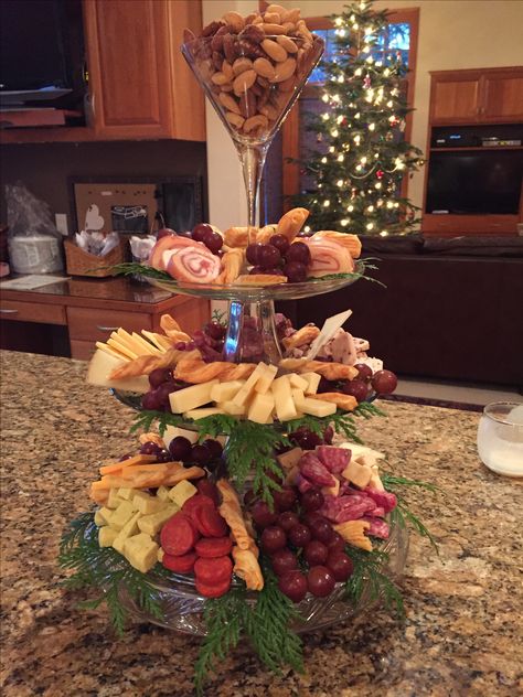 Charcuterie tree tower Three Tier Charcuterie Board, Appetizer Tower Ideas, Charcuterie Board Tower, 3 Tier Charcuterie Board Ideas, Food Tower Ideas, Charcuterie Tower Ideas, Tiered Charcuterie Board, Tiered Charcuterie Display, Christmas Tree Charcuterie Tower