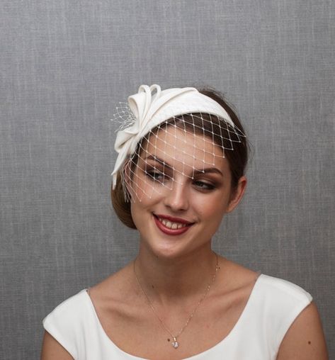 Sinamay Fabric, Ivory Fascinator, Elegant Hat, White Fascinator, Wedding Reception Planning, Ivory Colour, Bridal Fascinator, Black Fascinator, Bridal Hat