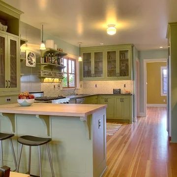 Dutch Colonial Kitchen, Craftsman Kitchen Remodel, Kitchen With Green Cabinets, Craftsman Style Kitchen, Beige Backsplash, Green Backsplash, Ideas For Storage, Recessed Panel Cabinets, Colonial Kitchen