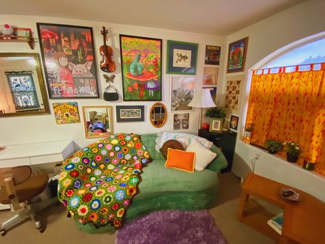 my bedroom/psychedelic/groovy/retro room/indie room/hannah.loveland/ 70s Bedroom Ideas Retro, Groovy Living Room Ideas, Maximalist Retro Bedroom, Funky Bedroom Inspirations, Funky Room Inspiration, 70s Rooms Bedrooms, 70s Room Aesthetic Retro, Retro Room Ideas 70s, 70s Home Decor Bedroom