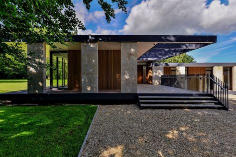 Image 1 of 17 from gallery of Skywood House / Nick Baker Architects. Photograph by Hamish Park Great Missenden, درج السلم, Tan House, Flat Roof House, House Facades, Modern Exterior House Designs, Solar House, Tropical House, Unique Houses