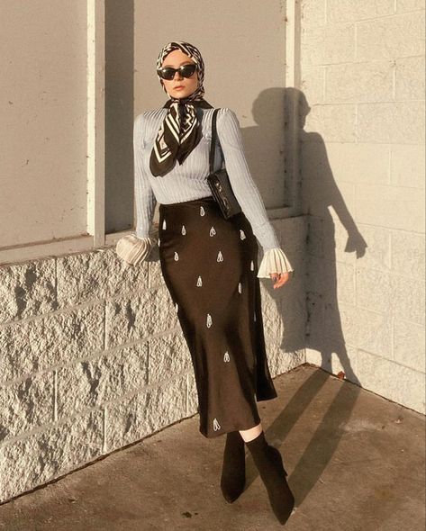 #hijab #hijabstyle #modestfashion #modesty #hijabmuslim #hijabi #hijabfashion #hijabibloggers #muslima #sÌ§al #scarf #winter #muslim #muslimfashion #hijabfashionideas #hijabfab #ØØ¬Ø§Ø¨ #thepatenthijabi Painting Outfit Aesthetic, Retro Outfits Hijab, Hijabi Fashion Summer, 60’s Fashion, Kaos Oblong, Indie Drawings, Stylish Hijab, Muslim Fashion Hijab Outfits, 70s Outfits