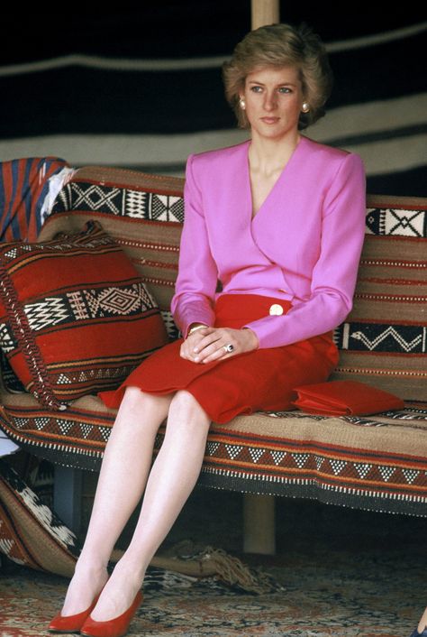 Princess Diana Prince Diana, Arab Aesthetic, 2 Princess, Catherine Walker, Princess Diana Photos, Princess Diana Pictures, Wales Family, Princes Diana, Diana Fashion