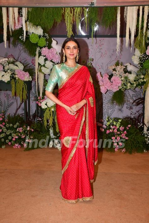 Aditi Rao Hydari grace Eka Lakhani and Ravi Bhagchandka's engagement party Eka Lakhani, Aditi Rao Hydari Saree, Aditi Rao Hydari Indian Outfits, Aditi Rao Hydari, Aditi Rao, Beautiful Sarees, Me And Bae, Celebrity News Gossip, Karan Johar