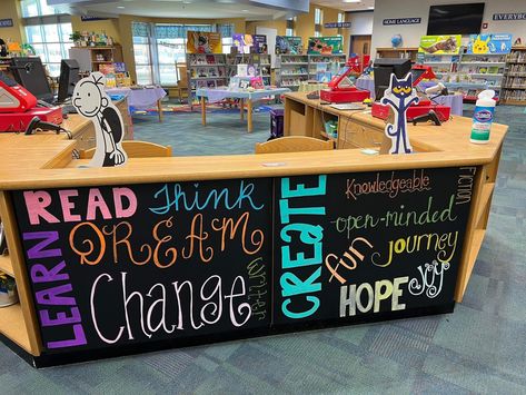 Middle School Library Decor, Library Circulation Desk Ideas, Media Center Decor, School Library Activities, Teachers Assistant, School Library Book Displays, Circulation Desk, Library Assistant, Church Library