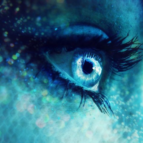 Spawning A Siren Green Siren Eyes, Eyes Aesthetic Male, Siren Eyes Aesthetic, Dark Mermaid Aesthetic, Siren Art, Mermaid Things, Blue Eyes Aesthetic, Siren Eyes, Mermaid Eyes