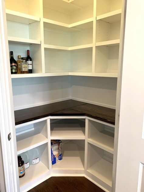 Built In Pantry Corner, Small Pantry Countertop, Small Pantry Design Layout, Small Pantry Remodel, Small Corner Pantry, Small Walk In Pantry, Corner Kitchen Pantry, Walk In Pantry Ideas, Pantry Redo