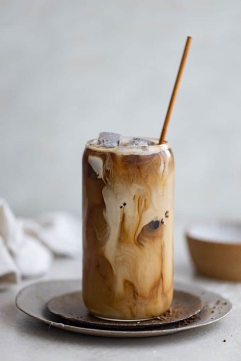 Easy 1 Minute Instant Iced Coffee Instant Iced Coffee Recipe, Ice Cappuccino, Instant Iced Coffee, Instant Coffee Recipes, Coffee Protein Smoothie, Macchiato Recipe, Cold Drinks Recipes, Instant Ice, Ice Drink