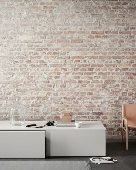 The bulthaup b3 sideboard is also ideal for the living room. In combination with the rough brick wall, the laminate creates a warm and inviting atmosphere. Brick Wall Decor, Design My Kitchen, Interior Brick, Brick Interior Wall, Brick Interior, Functional Kitchen, Exposed Brick, Küchen Design, Interior Walls