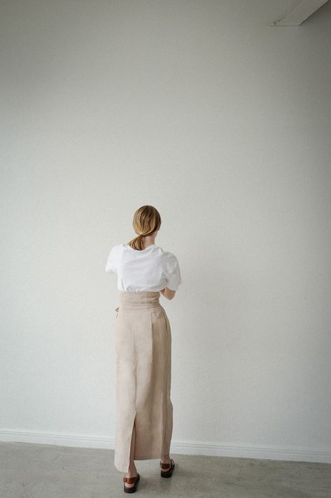 Pencil Skirt Aesthetic, Skirt Street Style, Linen Pencil Skirt, Rok Outfit, Skirt Aesthetic, Zero Waste Fashion, Office Life, Column Skirt, Linen Fashion