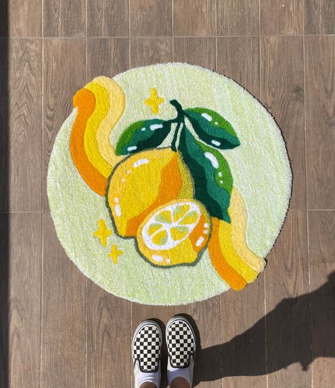 Add a splash of vibrant citrus charm to your home with the Lemon Tufted Rug! 🍋✨ This 100% handmade tufted rug features a delightful lemon design, making it the perfect statement piece for any living room, bedroom, or kitchen. Each rug is meticulously crafted to ensure a unique and high-quality product that will brighten up any space. 🏠💖 Made with premium quality yarn, this rug offers a soft and durable finish that is both cozy and stylish. The hand-tufted citrus fruit pattern adds a fresh and Hand Tufted Rugs Design, Tuft Rug Design Ideas, Lemon Rug, Fruit Rug, Tufting Design, Tufting Rugs, Fun Rugs, Tufting Rug, Tufting Ideas