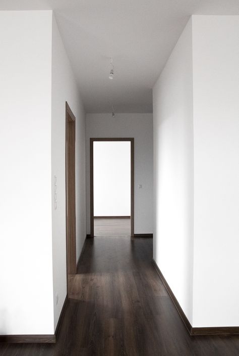 Building a minimalist home from scratch: Why I’ll be living in an empty flat for some time - The Lifestyle Files Minimalist Flat Interior, Empty House Aesthetic, Minimalistic Home Aesthetic, Home Building Ideas, 2023 Resolution, Empty Apartment, Home Decor Videos, Cheap Living Room, Cheap Living Room Decor