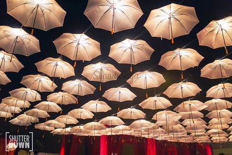 15+ Surreal Ideas to Add White Umbrellas to your Wedding Decor | WeddingBazaar Umbrella Ceiling Decor, Umbrella Decoration Ideas, Umbrella Ceiling, Umbrella Wedding Decorations, Umbrella Decor, Non Floral Centerpieces, Outdoor Beach Wedding, Resturant Design, Magical Decor