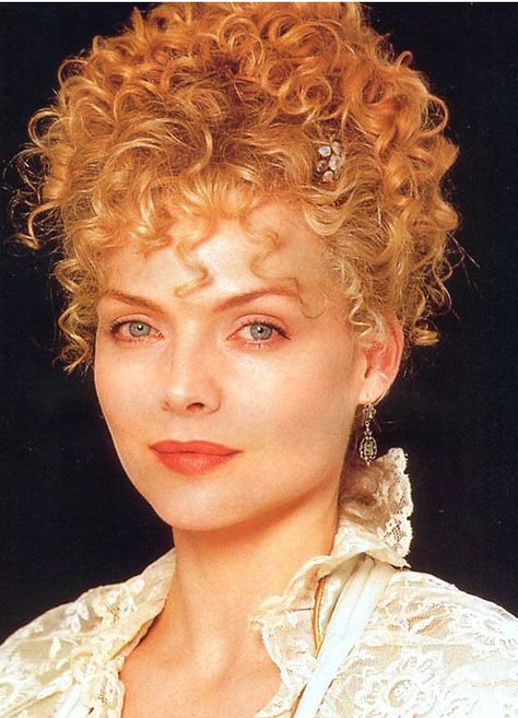 Michelle Pfeiffer in 'The Age of Innocence', 1993. Catherine Zeta Jones Young, Sophie Dahl, Raw Footage, The Age Of Innocence, Star Costume, Edith Wharton, Angela Lansbury, Day Lewis, Evan Rachel Wood