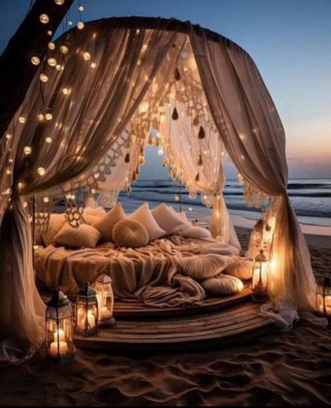 Casa Fantasy, Dream Dates, Beach Bedding, Deco Studio, Romantic Room, Romantic Beach, Cozy Room Decor, Fantasy House, Outdoor Decor Backyard