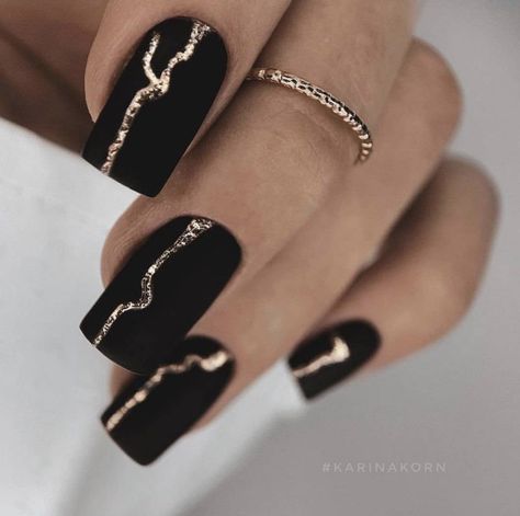 Classy Black Nails, Black Gold Nails, Bridesmaids Nails, Matte Black Nails, Gold Nail, Her Nails, Black Nail Designs, Dark Nails, Nagel Inspo