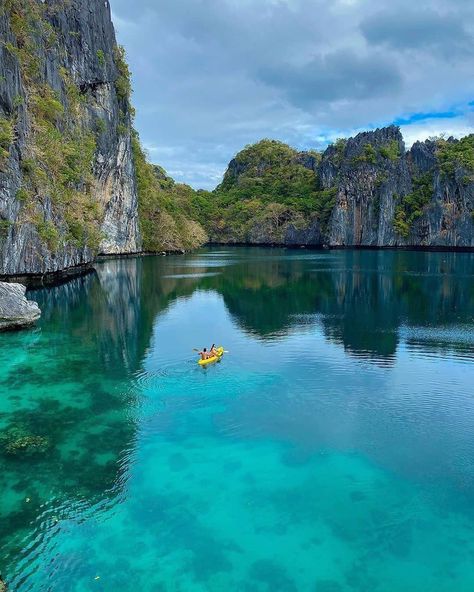 Beach Kayak, Cat Ba Island, Vietnam Itinerary, El Nido Palawan, Northern Vietnam, Vietnam Voyage, Vietnam Tours, Lake Boat, Halong Bay