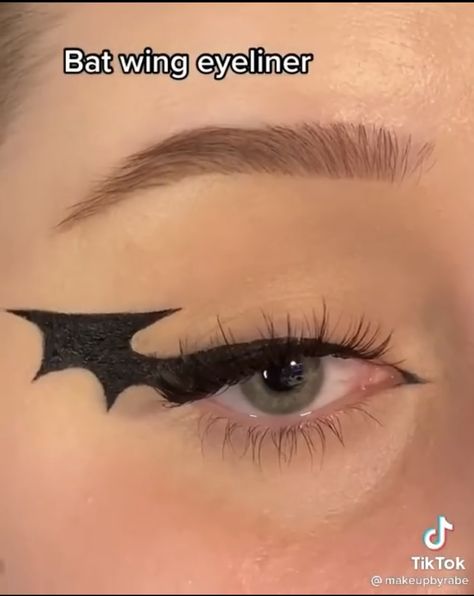 Batman Inspired Makeup, Batman Makeup Halloween, Batman Eyeliner, Batman Makeup Ideas, Batman Eye Makeup, Halloween Graphic Liner, Simple Halloween Makeup Looks For Work, Batwing Eyeliner, Halloween Eyeliner Looks