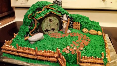 Lord Of The Rings Gingerbread House, Hobbit Gingerbread House, Shrek Gingerbread House, Charlie And The Chocolate Factory Crafts, Hobbit Cake, Gingerbread Contest, Gingerbread Competition, Gingerbread Designs, Dessert Favorites