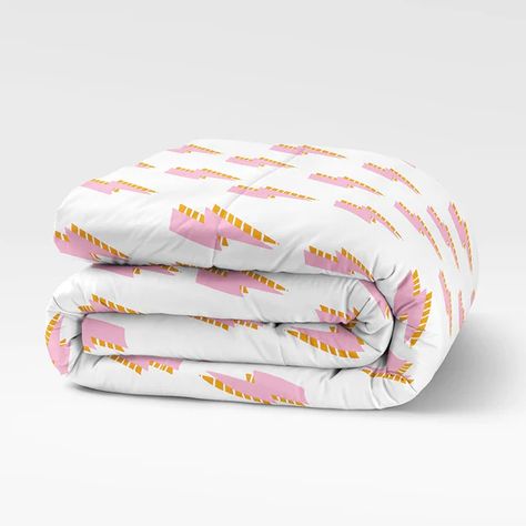 You’ll love this mid-thick, cozy-but-chic comforter if you are training to be a professional napper because it will make you wonder if you really need to get out of bed. This preppy quilt begs to be snuggled and it makes laziness look chic. Free US shipping. Preppy Room Bedding & Blankets, Pink Preppy Bedroom, Preppy Comforter, Preppy Teen Room, Preppy Quilt, White Pink Aesthetic, Big Fluffy Blanket, Preppy Blanket, Aesthetic Bedding