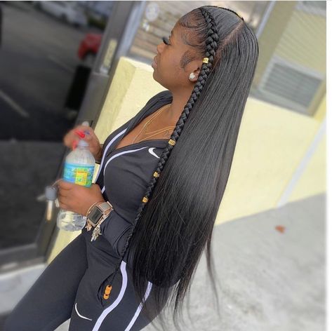 Feed in French braid with sew in leave out Feed In Braids Styles Black Hair, Track Hairstyles, Weave Ponytail Hairstyles, Sew In Hairstyles, Girls Hairstyles Braids, Hair Laid, Braided Hairstyles For Black Women, African Braids Hairstyles, Sew In