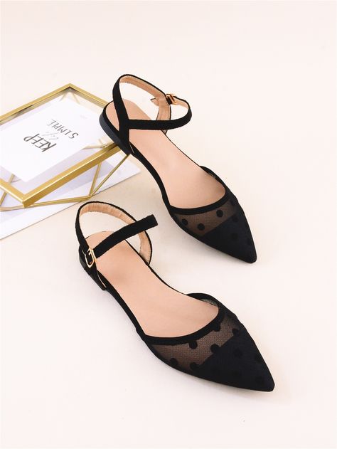 Elegant Flat Shoes Dressy, Female Shoes Flats, Trendy Flats For Women, Trending Shoes For Women, Elegant Flat Shoes, Dressy Flats Shoes, Elegant Shoes Flat, Classy Flats, Elegant Flats