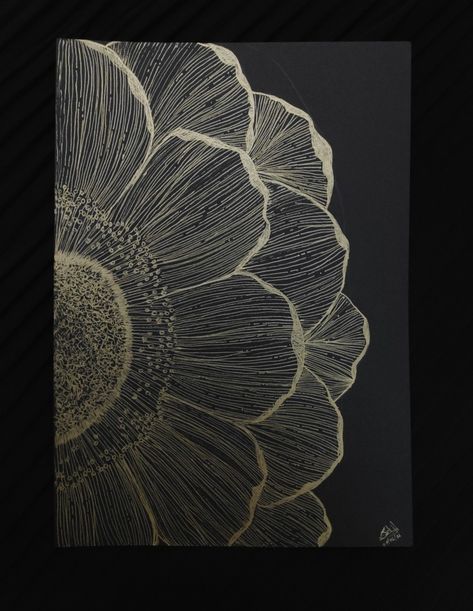 Floral illustration on black paper White Paint On Black Paper, Zentangle On Black Paper, White Pen Art On Black Paper, Drawings On Black Paper, Disc Dyeing, Art On Black Paper, Black Paper Art, Door Drawing, Gel Pen Art