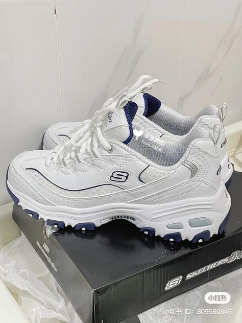 Sketchers Shoes Aesthetic, Aesthetic Sketchers, White Sneakers Chunky, Acubi Shoes, Skechers Shoes Women, Pretty Sneakers, Sketchers Shoes, Cute Nike Shoes, Cute Nikes