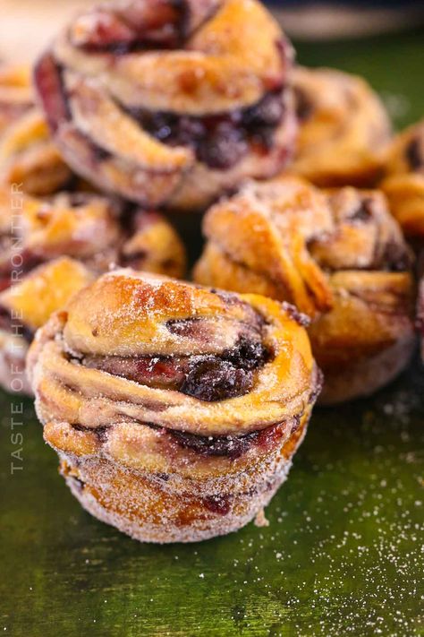 Amazing Brunch Recipes, Crescent Roll Muffin Tin Recipes, Cruffins Recipe Easy Video, Blueberry Crescent Roll Muffins, Blueberry Brunch Recipes, Croissant Muffin Recipe, Stuffed Crissonts Ideas, Pillsbury Roll Recipes, Cinnamon Sugar Cruffins Recipe