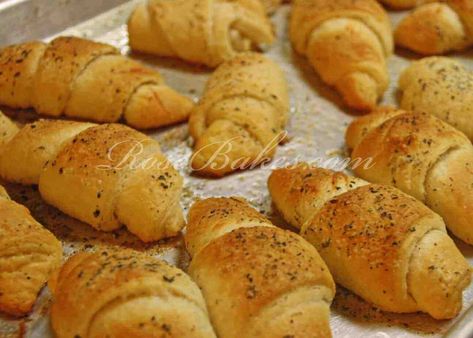 Cressant Rolls, Cresant Rolls, Crossiant Recipes, Italian Rolls, Rolls Bread, Croissant Roll, Garlic Rolls, Make Garlic Bread, Cheese Crescent Rolls