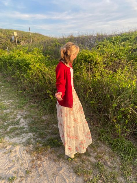 Chanel Old Money, Grandma Outfit Aesthetic, Spring Maxi Skirt Outfit, Grandma Aesthetic Outfit, Floral Maxi Skirt Outfit, Vintage Spring Outfits, Coastal Grandma Aesthetic, Cottage Core Outfit, Ballerina Core