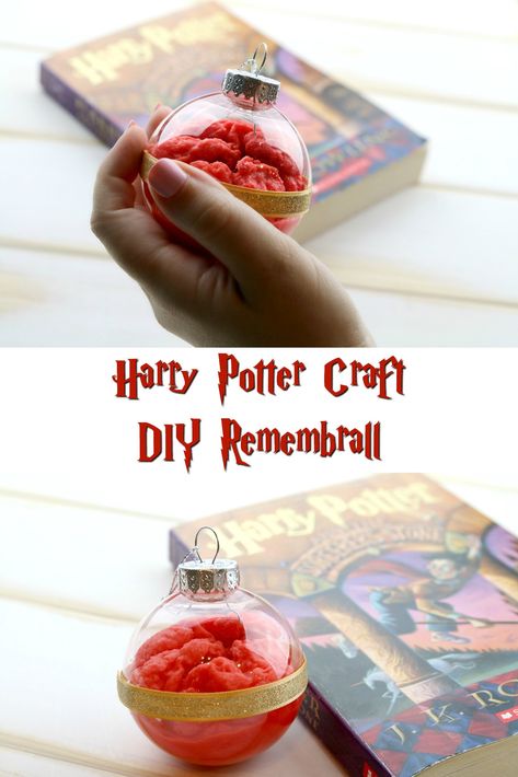 Harry Potter Craft - DIY Remembrall. This dollar store DIY is the perfect Harry Potter kid craft. Deco Noel Harry Potter, Harry Potter Family Tree, Harry Potter Craft, Harry Potter Diy Crafts, Diy Harry Potter Crafts, Harry Potter Christmas Ornaments, Harry Potter Christmas Decorations, Dollar Store Christmas Decor, Harry Potter Ornaments