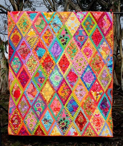 Bordered Diamond Quilt Finish, Kaffe Fassett design at Gone Aussie Quilting Bright Quilts, Kaffe Fassett Quilts, Nancy Zieman, Kaffe Fassett Fabric, Quilt Modernen, Colorful Quilts, How To Finish A Quilt, Star Quilts, Kaffe Fassett