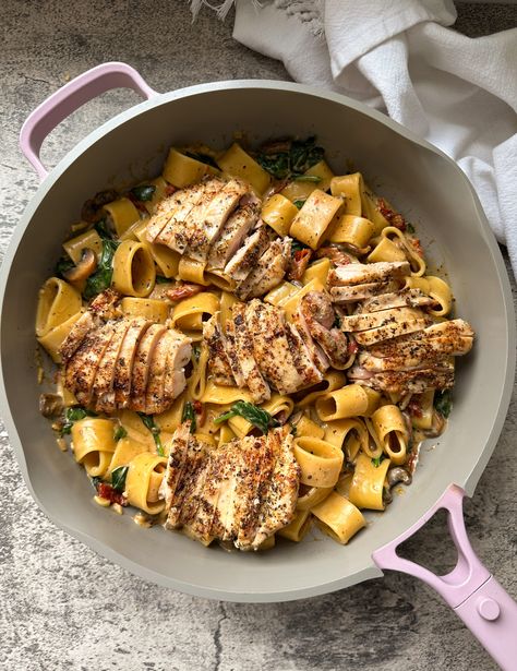 Marry Me Chicken Pasta Italian Seasoned Chicken, Sammy Montgoms, Seasoned Chicken Thighs, Marry Me Chicken Pasta, Chicken Potato Bake, Sun Dried Tomato Sauce, Chicken And Pasta, 20 Minute Dinners, Tuscan Chicken Pasta