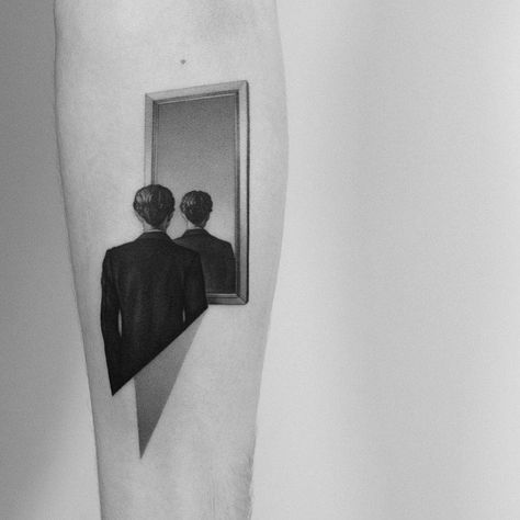 Mirror Tattoos, Surreal Tattoo, Single Needle Tattoo, Tattoo Magazine, Wrist Tattoos For Guys, René Magritte, Geniale Tattoos, Weird Tattoos, Rene Magritte