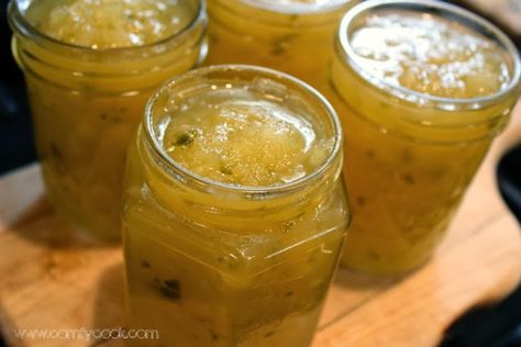 Jalapeno Pineapple Preserves Pineapple Preserves, Jalapeno Jelly Recipes, Pineapple Jelly, Pepper Jelly Recipes, Cream Cheese Appetizer, Pineapple Jam, Jam Recipes Homemade, Canning Jam, Homemade Jelly