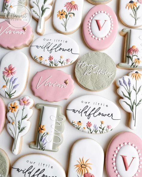 Wildflower Birthday Party, Baby First Birthday Themes, First Birthday Cookies, Flower Sugar Cookies, Pretty Invitations, Flower Birthday Party, Royal Icing Flowers, Royal Iced Cookies, Wildflower Baby Shower