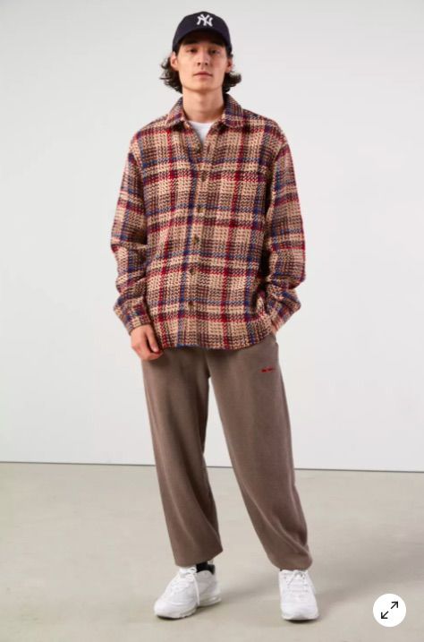 Long Button Down Shirt Outfit, Brown Sweatpants Outfits, Minimal Mens Fashion, Oversized Flannel Outfits, Flannel Outfits Men, Brown Sweatpants, Flannel Style, Sweatpants Outfits, Gender Fluid Fashion