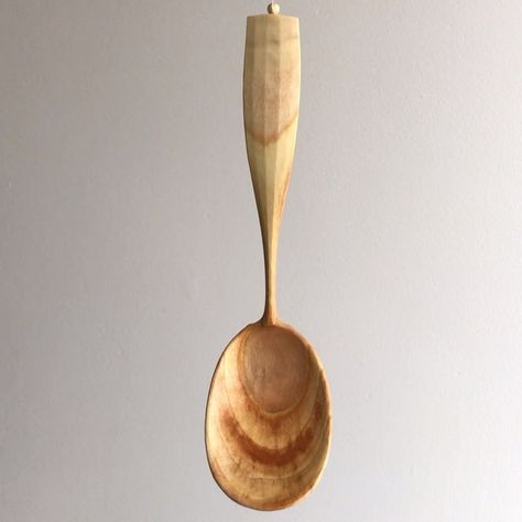 753 Likes, 30 Comments - Spoon Carving With Tom (@spoon_carving_with_tom) on Instagram: “Sometimes a video just shows everything that bit better. Tangentially orientated cherry wood eating…” Woodcarving Ideas, Wood Dishes, Carved Spoons, Spoon Carving, Wood Spoon, Wooden Spoons, Cherry Wood, Spoons, A Video