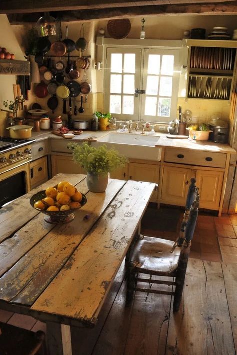 Old Farmhouse Kitchen, Farmhouse Trends, Rustic Country Kitchens, French Country Kitchens, Cottage Kitchens, Rustic Farmhouse Kitchen, Farm Kitchen, French Country Kitchen, Inspire Me Home Decor