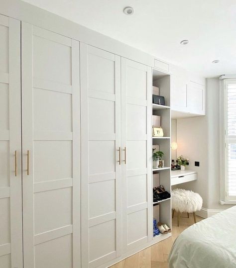 Small Wall Closet Ideas Bedroom, Bedroom With Wardrobe Ideas, Wardrobe Wall In Bedroom, Small Couple Bedroom Ideas, Wardrobe Colour Ideas, Small Bedroom Wardrobe Ideas, Bedroom Ideas Wardrobe, Wardrobe Small Bedroom, Aesthetic Small Bedroom